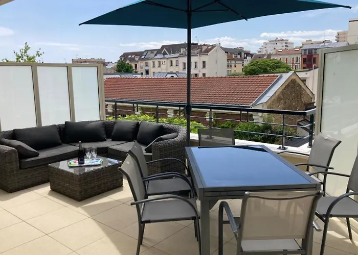Very Nice And Quiet 42 M In Suresnes With Parking